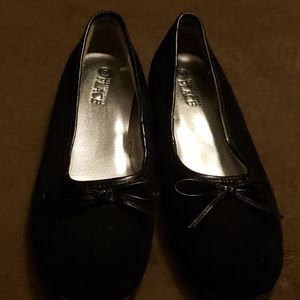 Girls faux suede dress shoes with bow on front